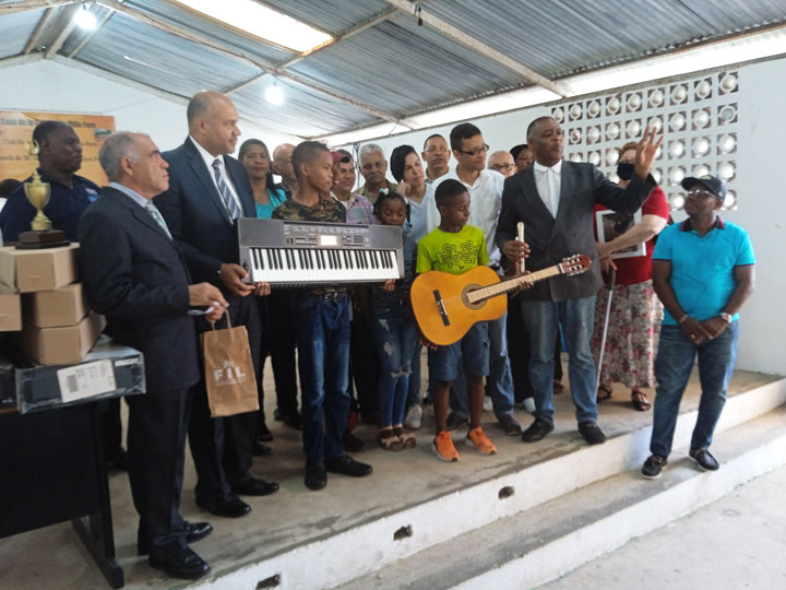 Club Villa Faro Agradece Donativo De Instrumentos Musicales