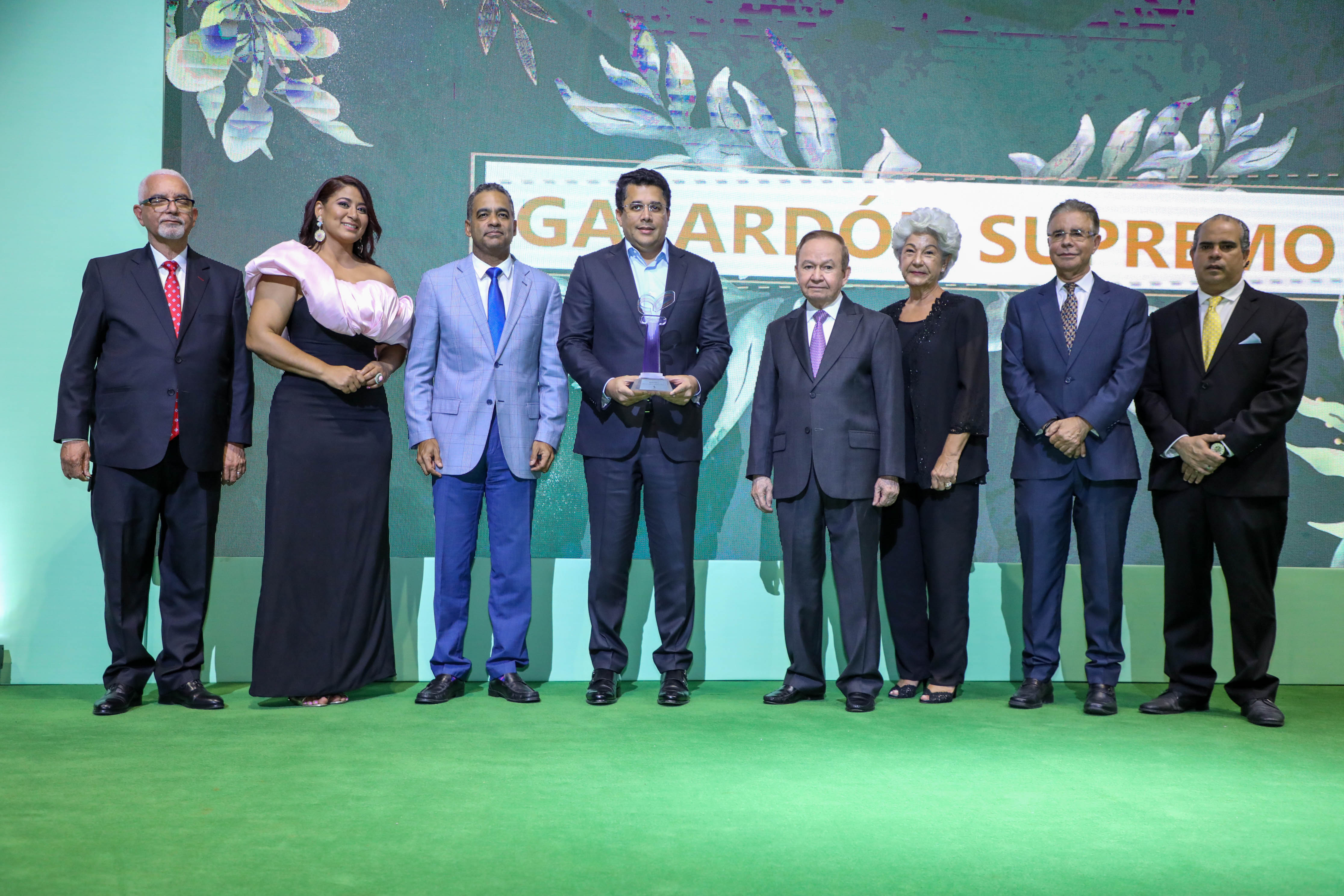 Collado y Gabinete de Turismo reciben Galardon LAC Mérito Supremo, otorgado por Adompretur￼