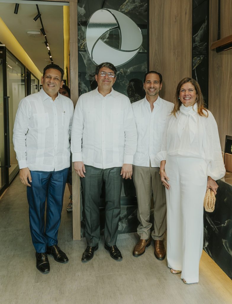 Ariel Pérez, Guillermo Méndez, Frank Elías Rainieri y Denisse Medina