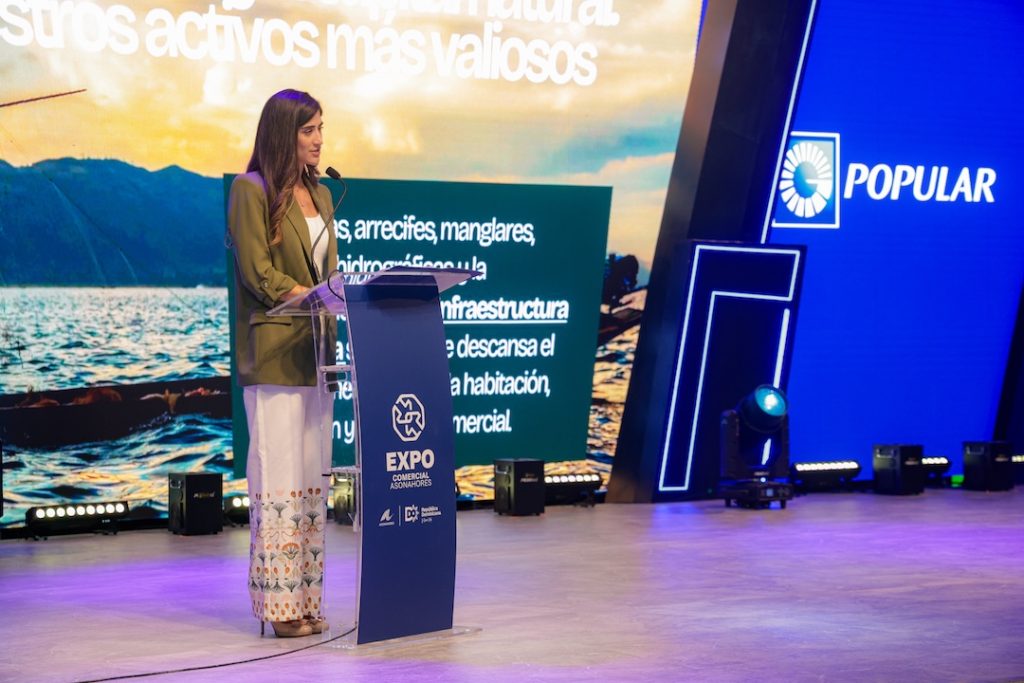 La charla ofrecida durante la Exposición Comercial ASONAHORES 2026 se circunscribe al liderazgo histórico del Banco Popular en términos de financiamiento y acompañamiento al turismo.