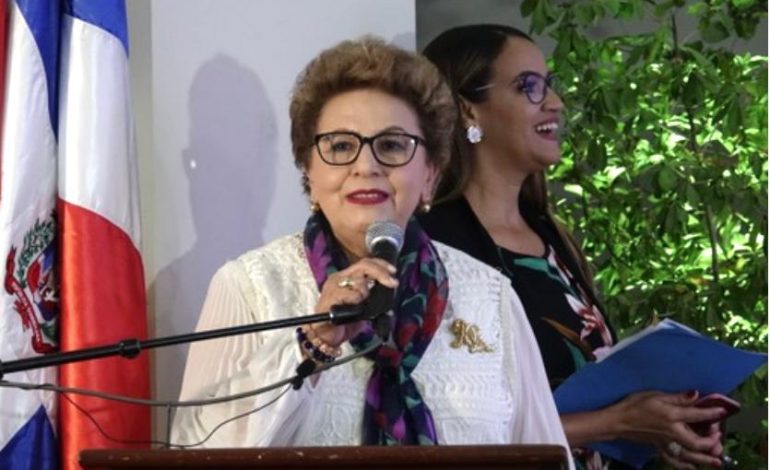 Reconocimiento a Doña Ángela Tejada