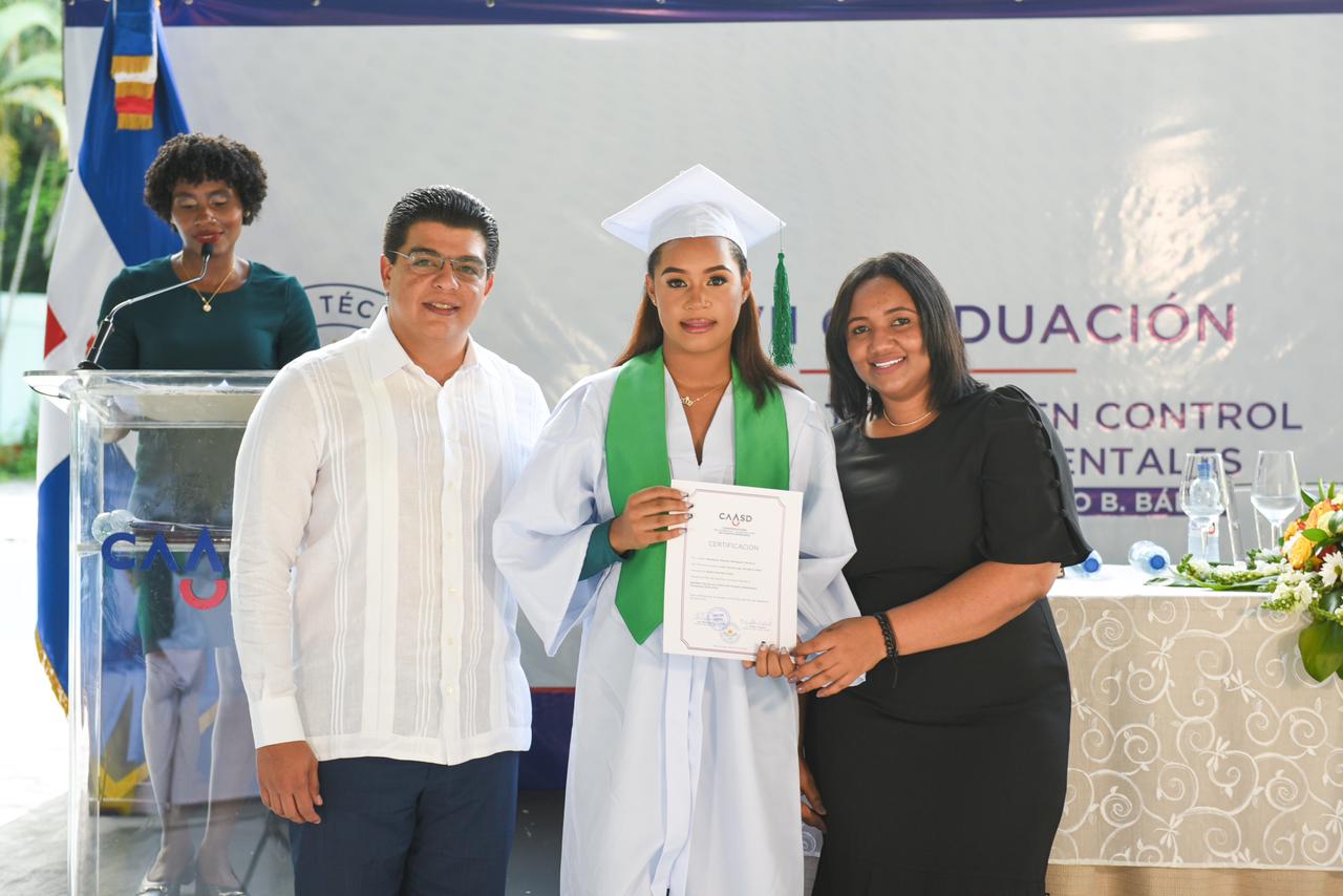 Liceo de la CAASD gradúa a 28 bachilleres