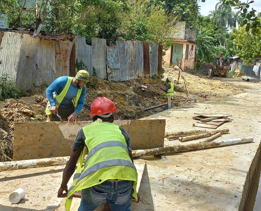 Comunitarios de Santo Domingo Norte recibirán más agua y cañadas saneadas